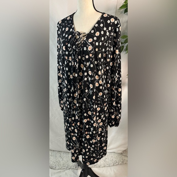 Nicole Miller Black and White Midi Dress 🖤 - Picture 11 of 12